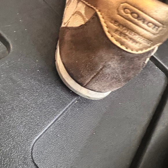 Authentic Coach Sneaker - Picture 9 of 9